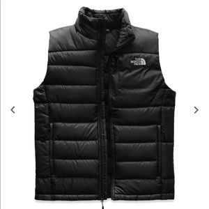 Lightly worn black north face vest!